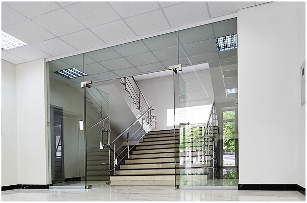 cửa kính thủy lực minh long